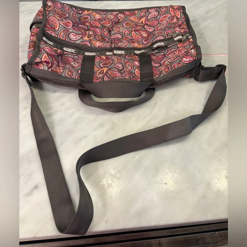 Le Sport Sac Deluxe Large Weekender in Gorgeous Hot Pink and Gray Paisley. - Picture 10 of 12